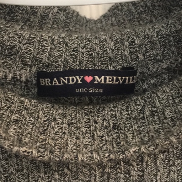 Brandy Melville one size cute tight shirt - Picture 3 of 4